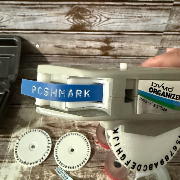 Vintage Dymo 1610 label maker with three fonts and extra tape - Picture 5 of 6